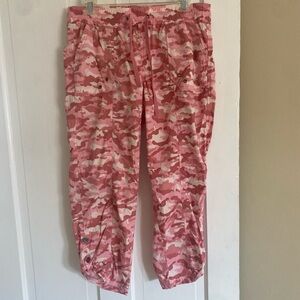 Star Style size medium pink camp cargo capris
